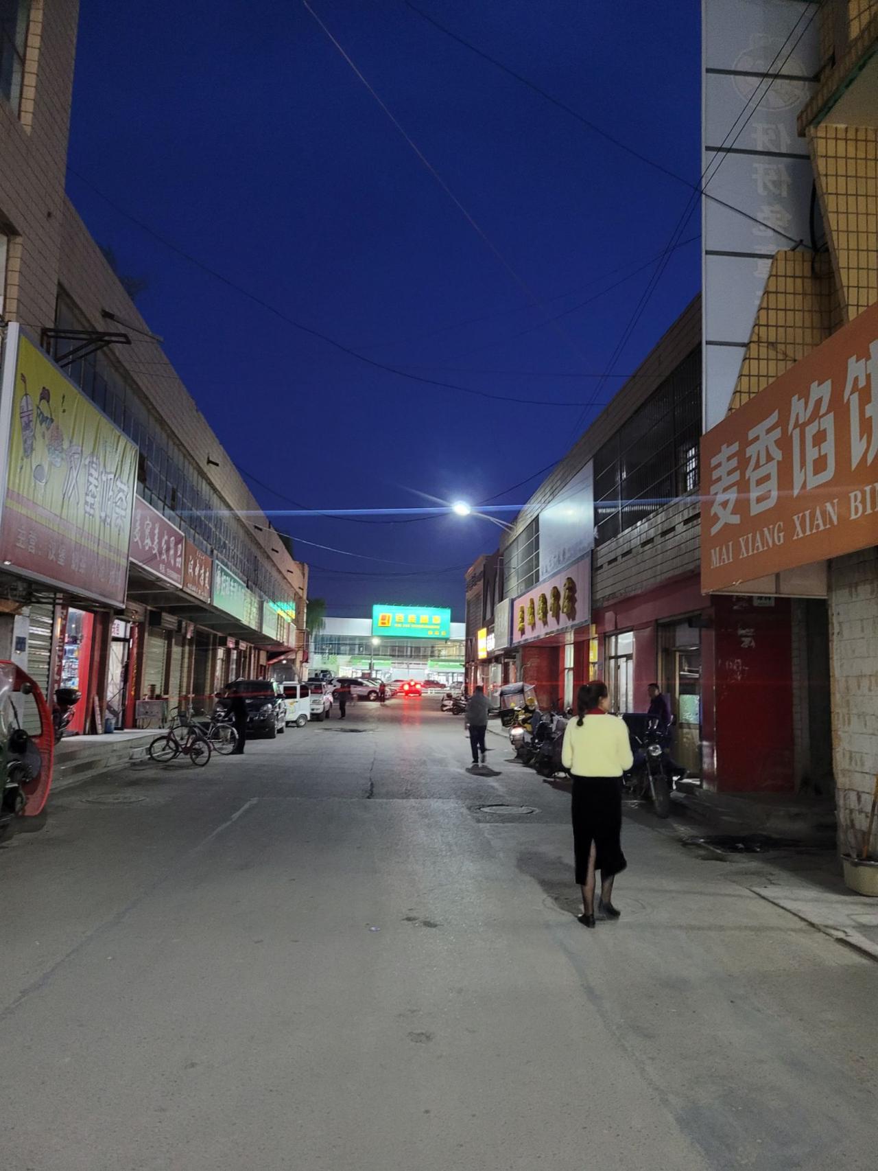 老公前妻半夜打电话说：“我妈病了，你能不能带钱来趟医院？”

我抢过手机没好气地