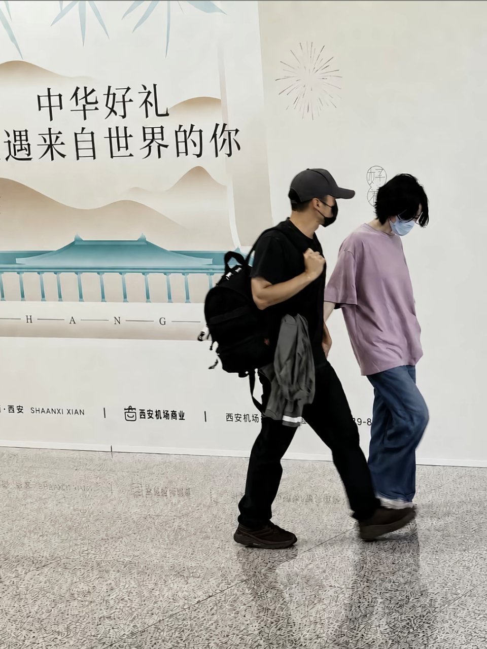 谢霆锋王菲情侣手镯 谢霆锋王菲新的情侣手镯出现啦，其实之前就好奇怎么谢霆锋总是戴