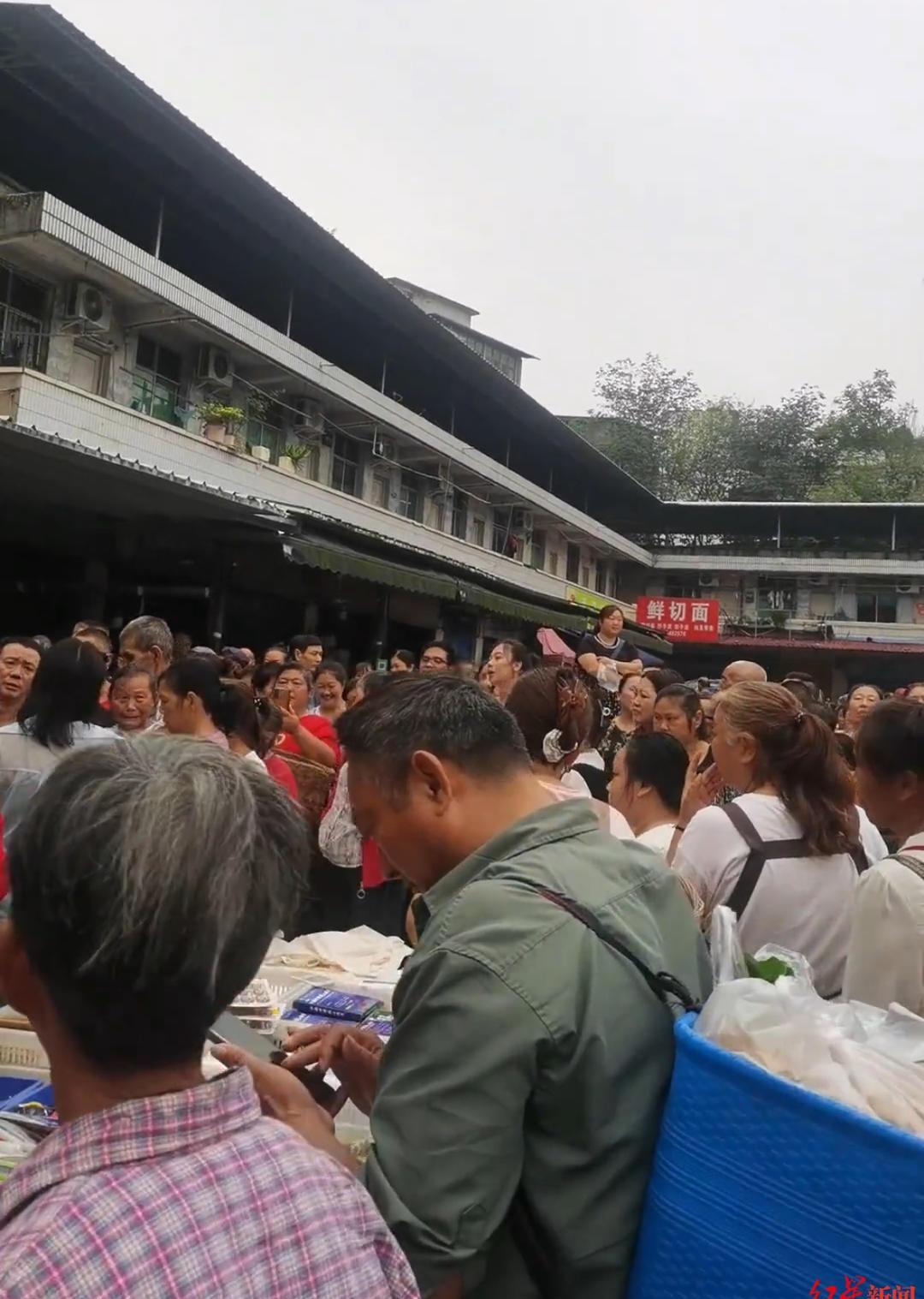 【警方辟谣宜宾高场镇人贩子抢娃 村民抱错孙女产生误会】10月11日，网传四川宜宾