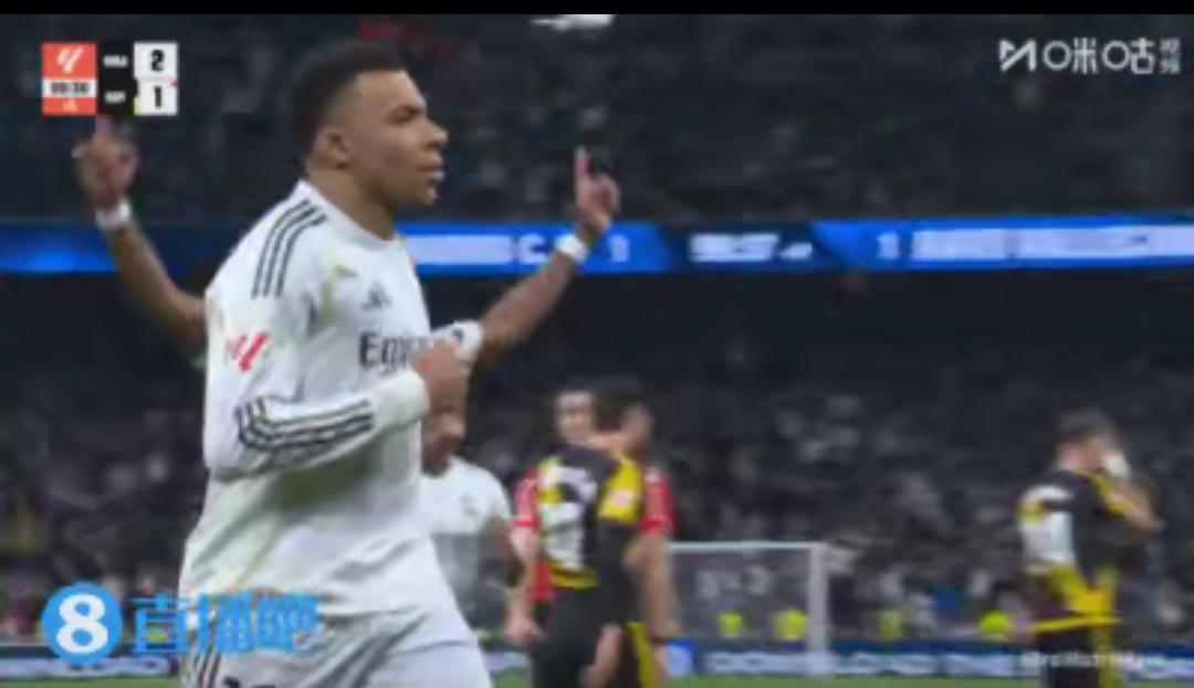 皇马惊魂夜读秒逆转，姆巴佩99分34秒绝杀，伯纳乌炸锅了！
        昨晚