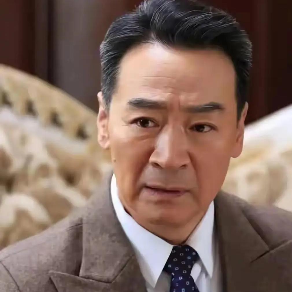 你能想到吗？荧幕上那个魅力四射的寇振海，感情生活竟如此丰富，不查不知道，一查吓一