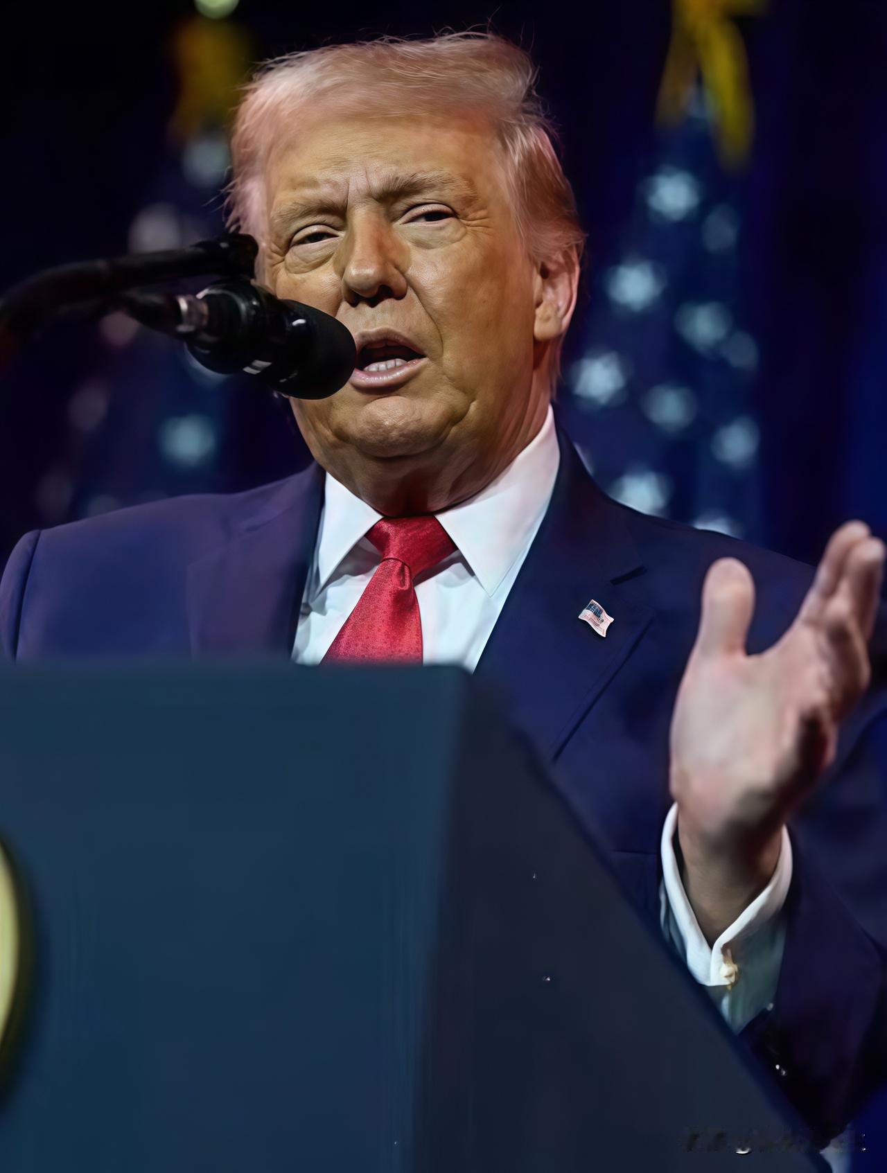 看到这个新闻,差点没给我气笑
特朗普的逻辑：强盗就是强盗，不会伪装！他居然指责丹