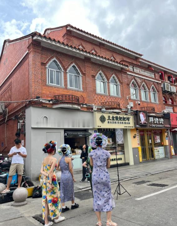 爱尔兰记者灵魂拷问，戳破美式双标
亲爱的朋友们大家好，我是海林小百科，今天我们来
