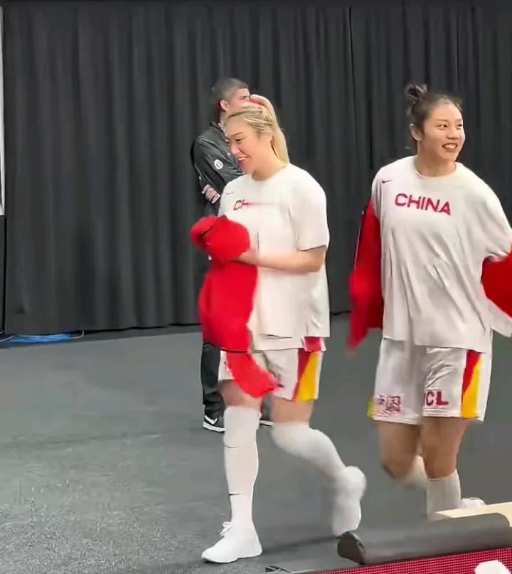 现在的人也不知道怎么了，一个李梦就把中国女篮搞的议论纷纷，谣言不断。李梦的离开肯