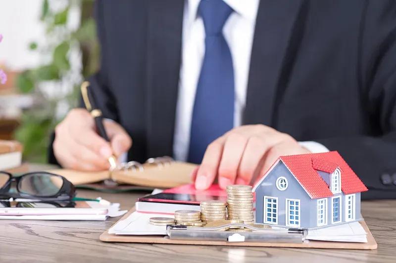 财政部等三部门刚发公告，居民换房退个税政策延续到2027年底，2026年1月1日