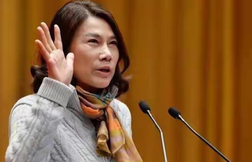 董明珠回应格力坚持不用铝代铜，空调用铜管贵又耐久，其他品牌改铝管省钱争议大，用户