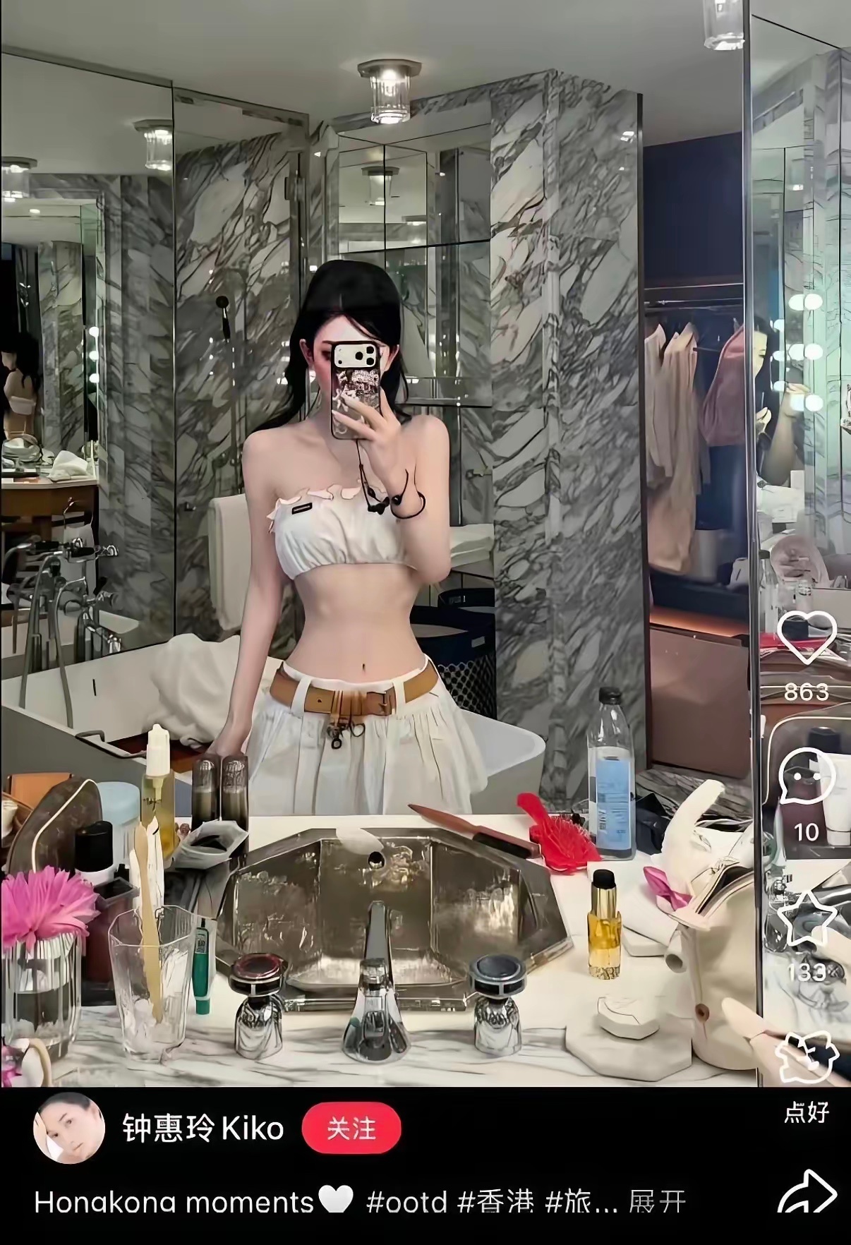 王思聪逛奢侈品店被偶遇，身边跟着个白衣长发女生，全网一看都以为是懒懒，结果全认错
