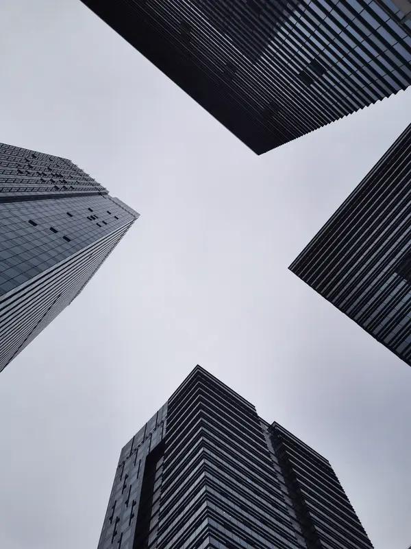 今天去原单位楼下转了转，时光荏苒，如今早已物是人非，这个地方我曾经创造了多少辉煌