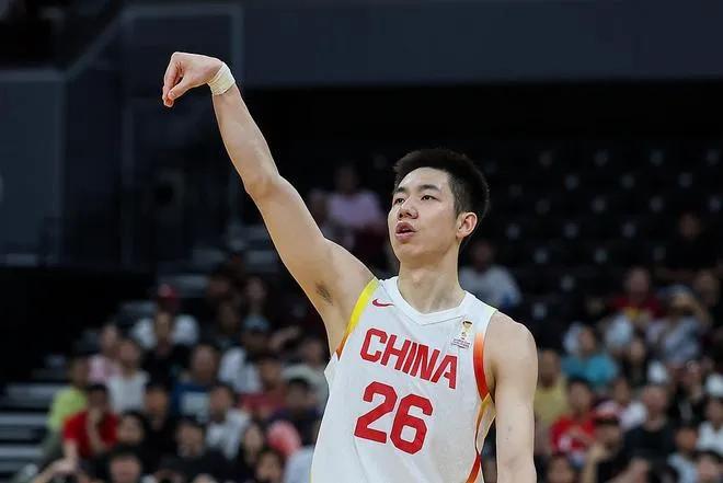 二场世预赛后身价再次飙升的几位球员！
1 第一位球员---广厦朱俊龙
说他是CB