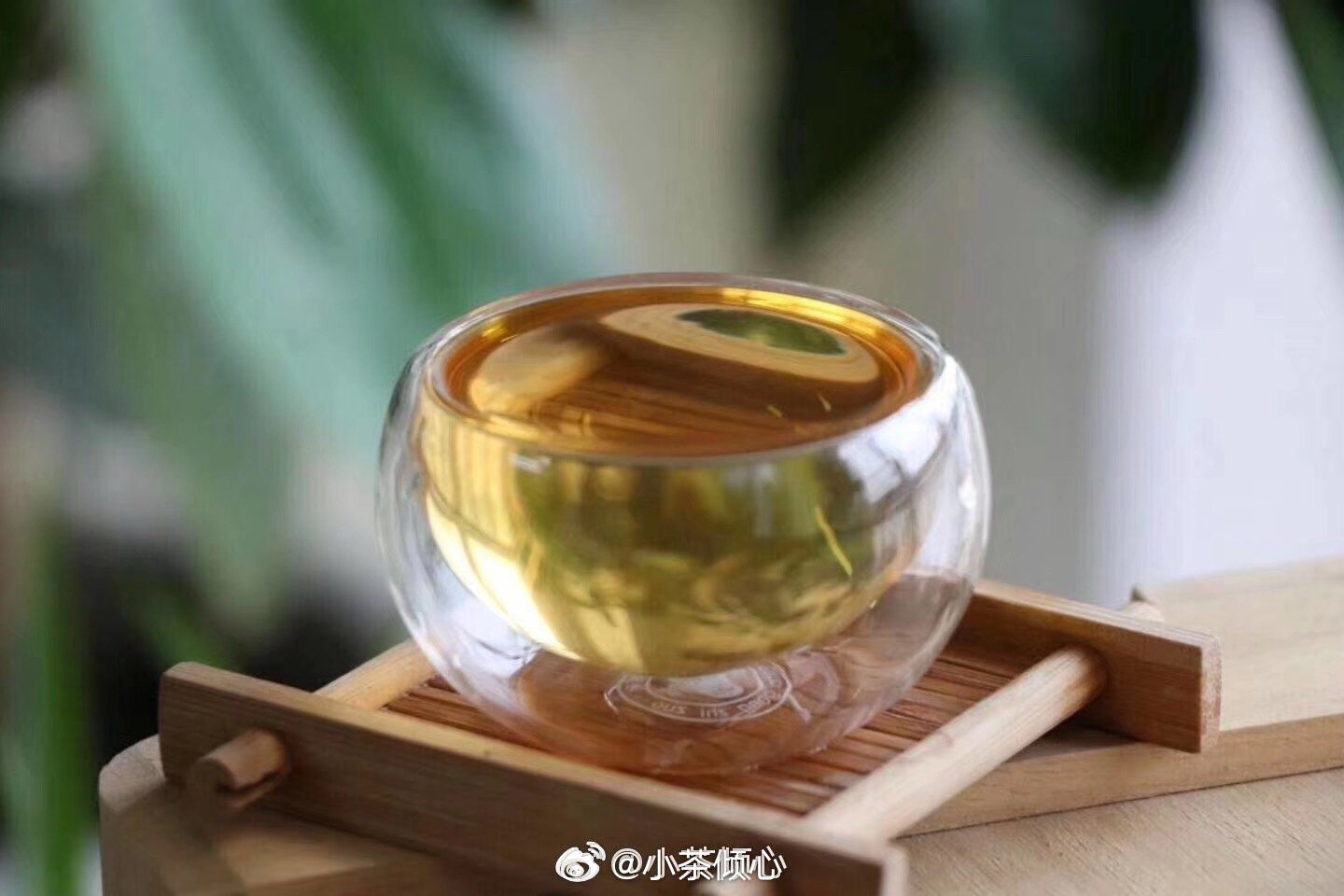 心忙时，日子像赶路，心静时，生活才能像散步，不赶时间的日子里，连影子都在晒太阳！