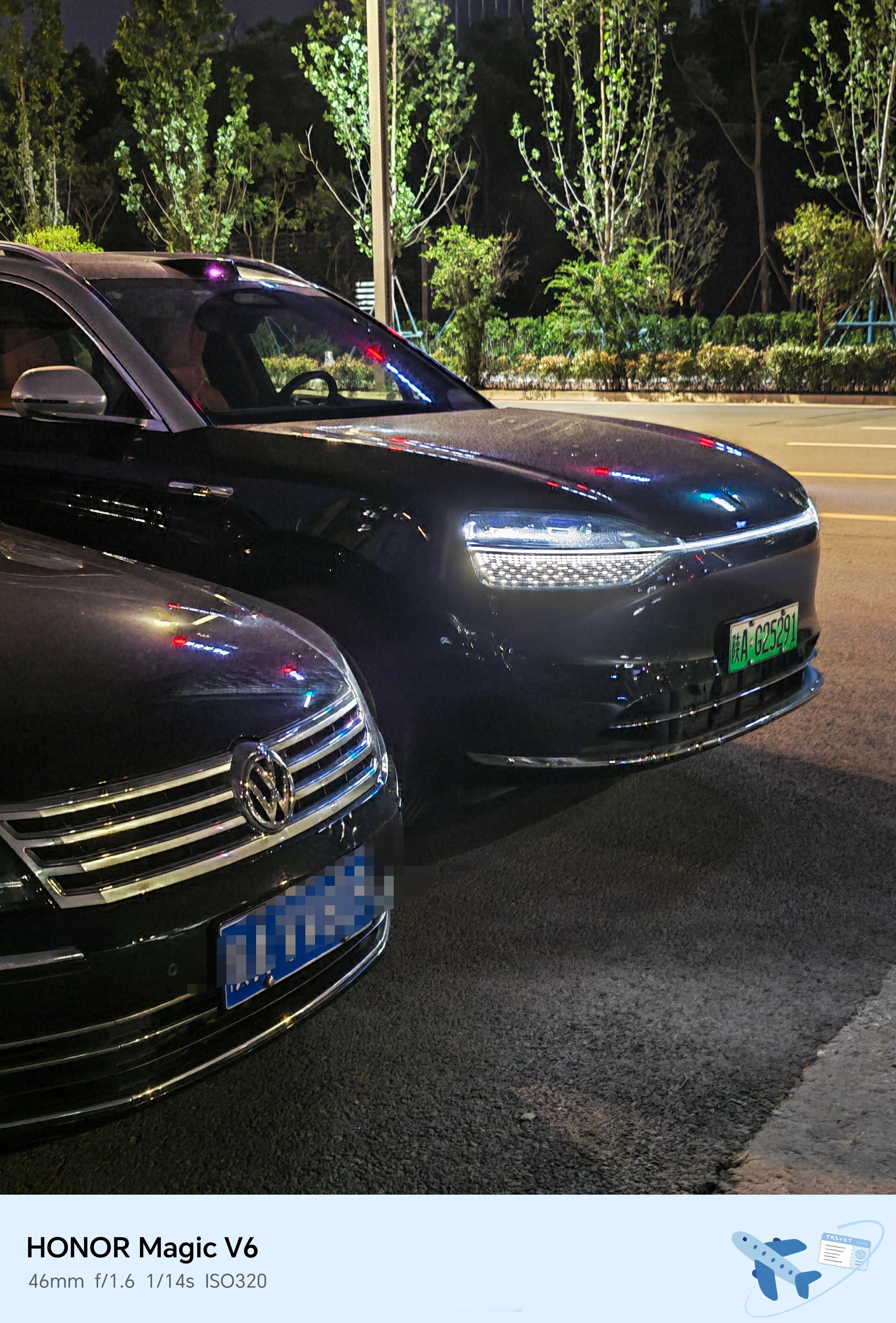 俩过气旗舰，排队在外面罚站，因为没车位了