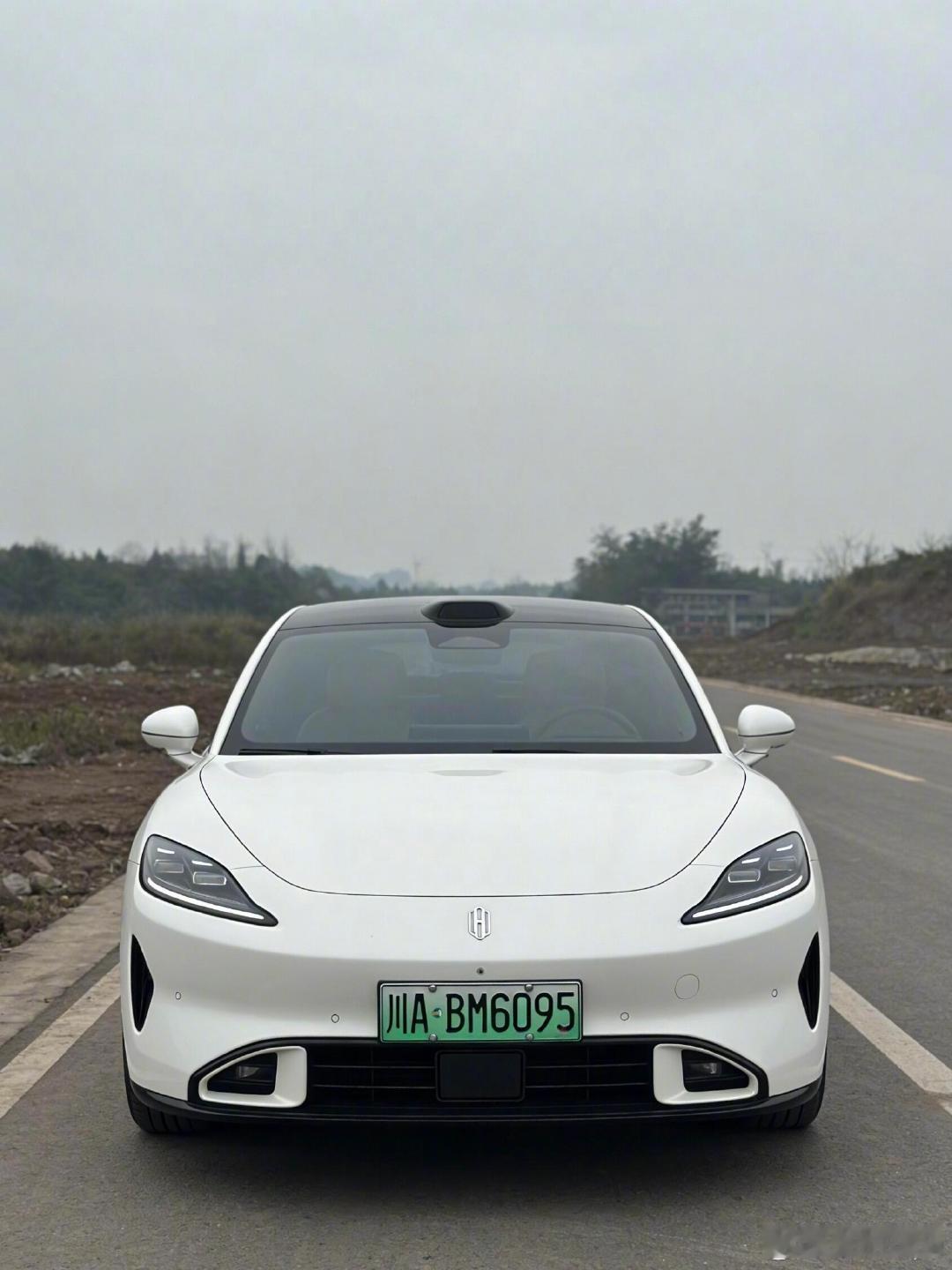 尚界Z7上牌图，一时分不清是实拍还是AI，你们觉得AI还是实拍？ 觉得是AI图的