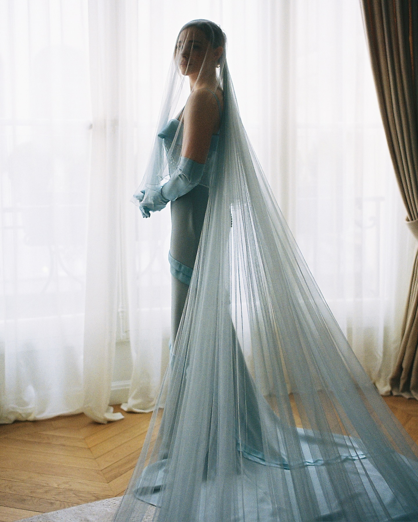 科洛莫瑞兹结婚💐💍“超杀女”科洛·莫瑞兹与模特、摄影师女友凯特·哈特官宣结婚