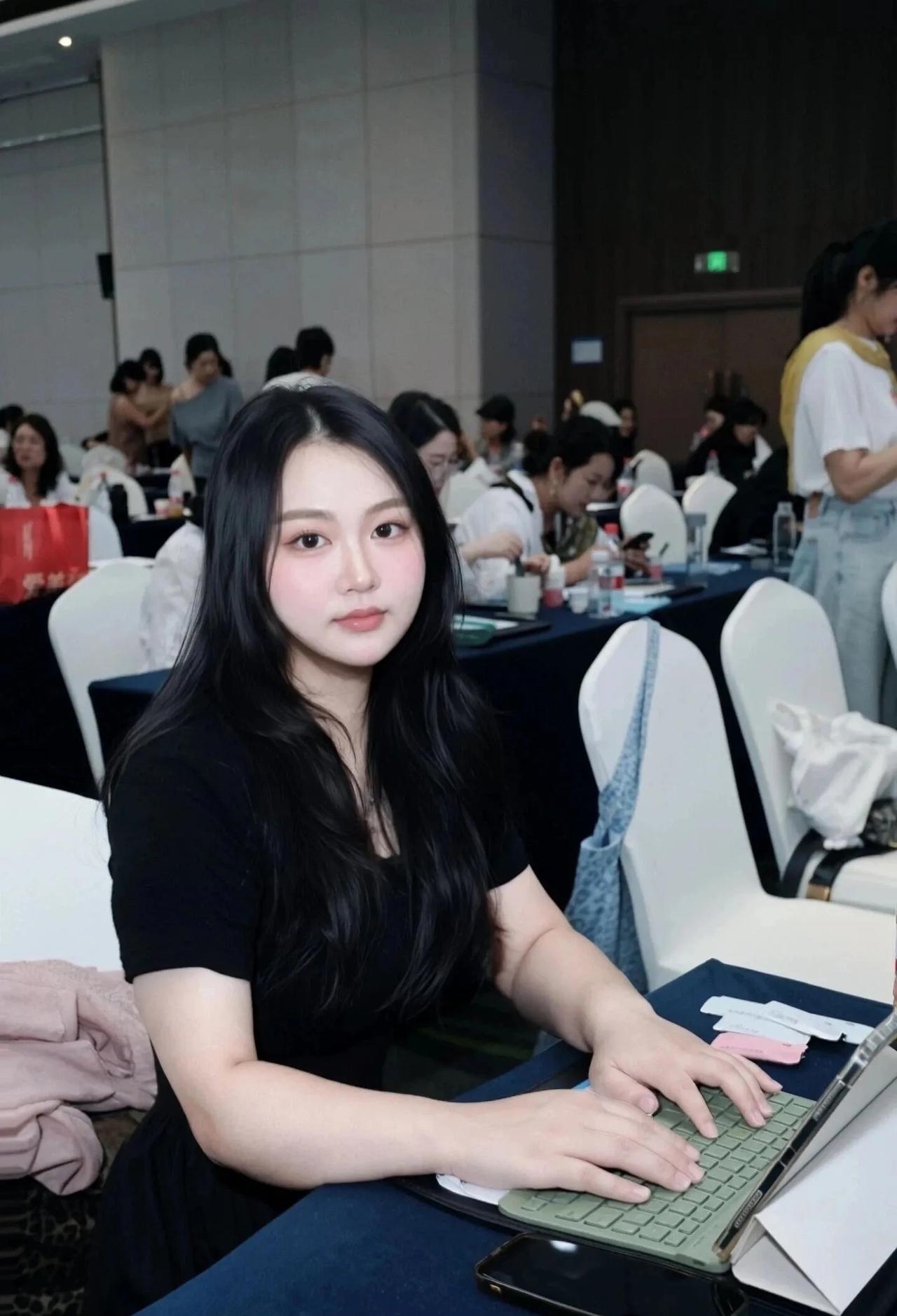人是环境的产物，和谁在一起决定你成为谁
俗话说:
鸟择良木而栖，
人择君子而处，