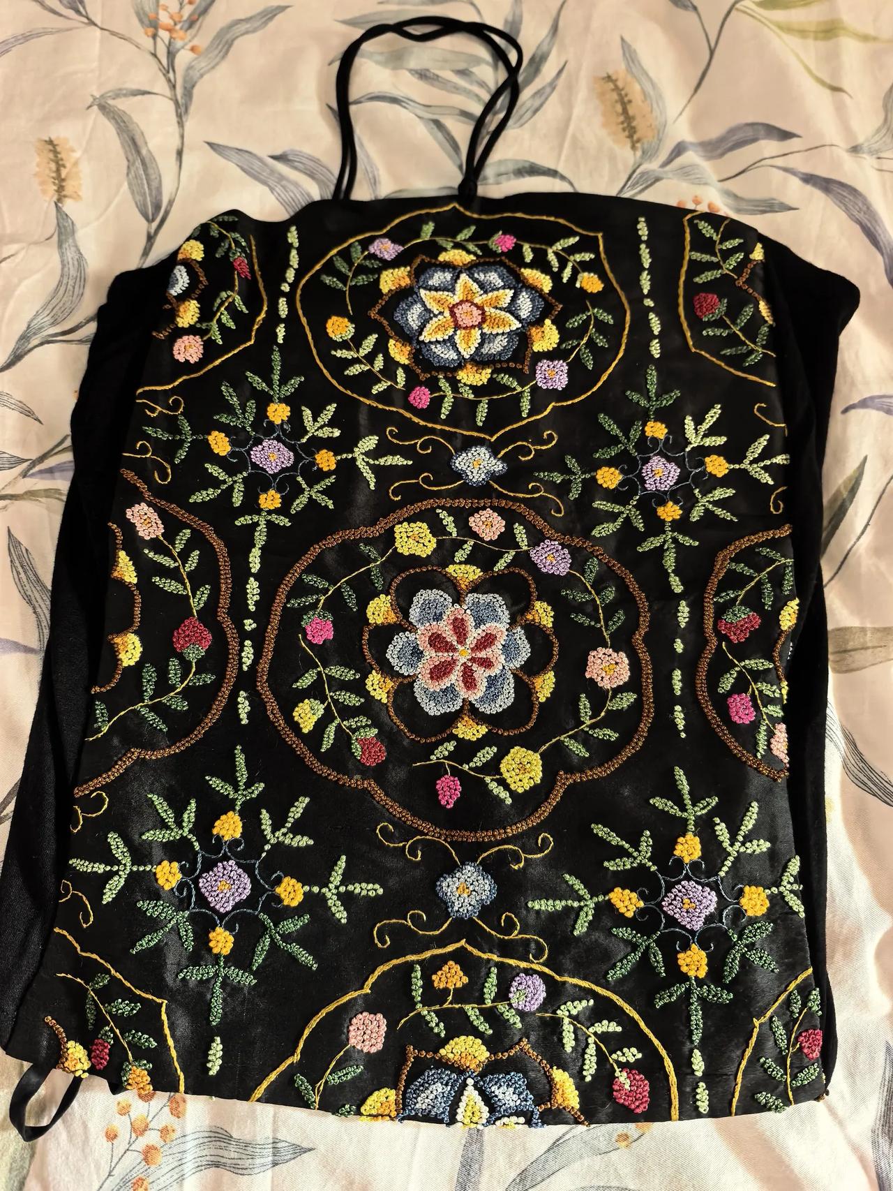 昨天在家里大干了一天，收拾家里的鞋柜和衣柜，把很多不穿的衣服和鞋收拾了。整整两大