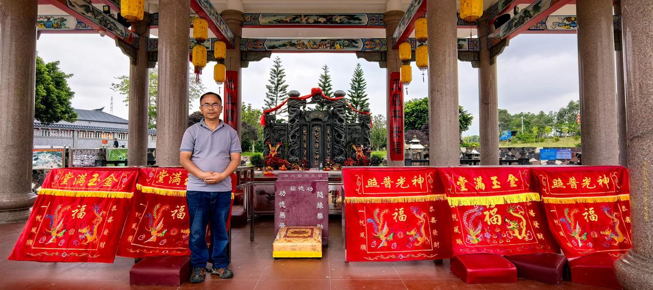 谈起当代人的信仰，徐先生有着固守的思想！徐先生一直认为：
       敬天地、