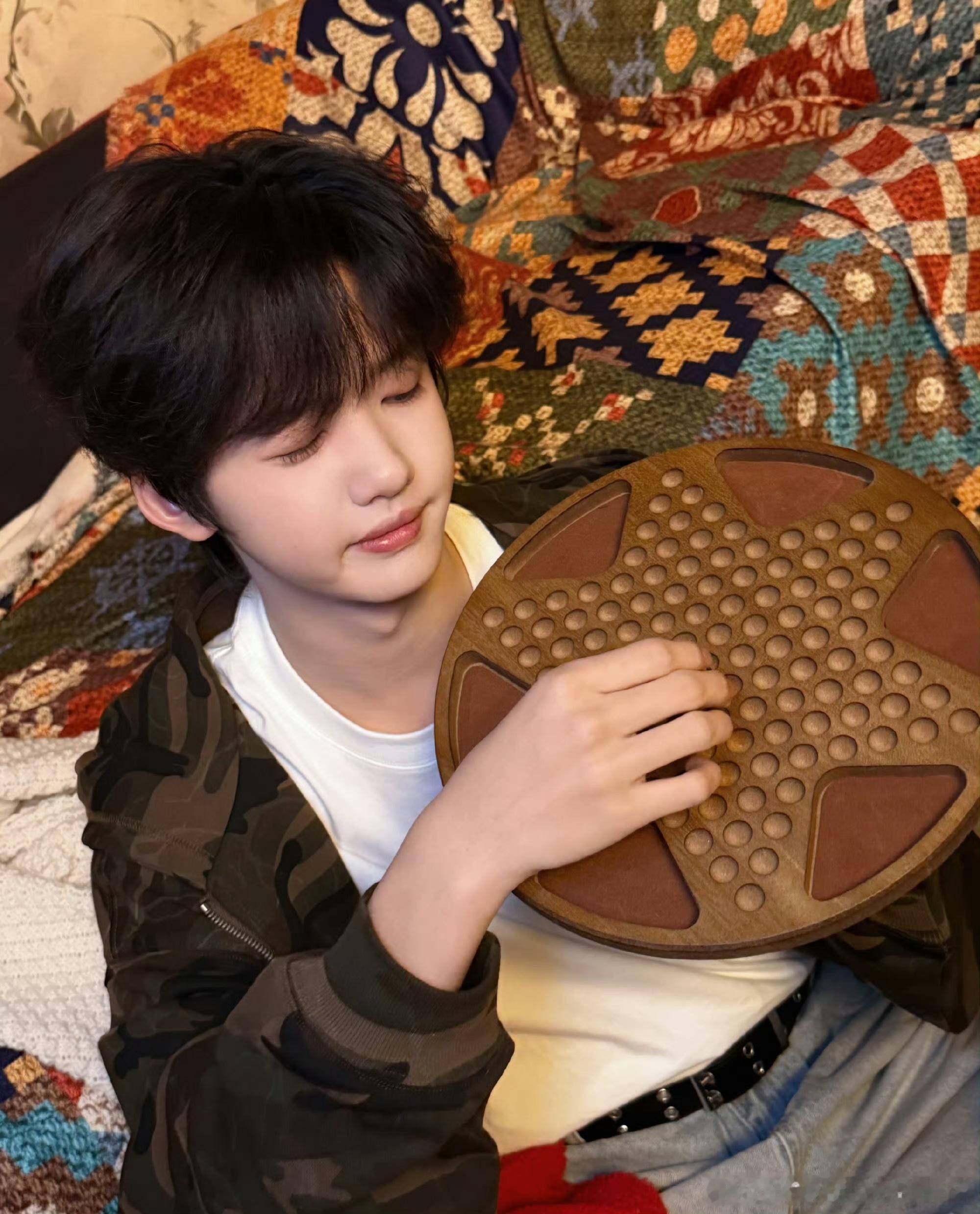 张奕然发烧张奕然真的很敬业，尊重每一个舞台，张奕然好好照顾自己，一定要站上更大的