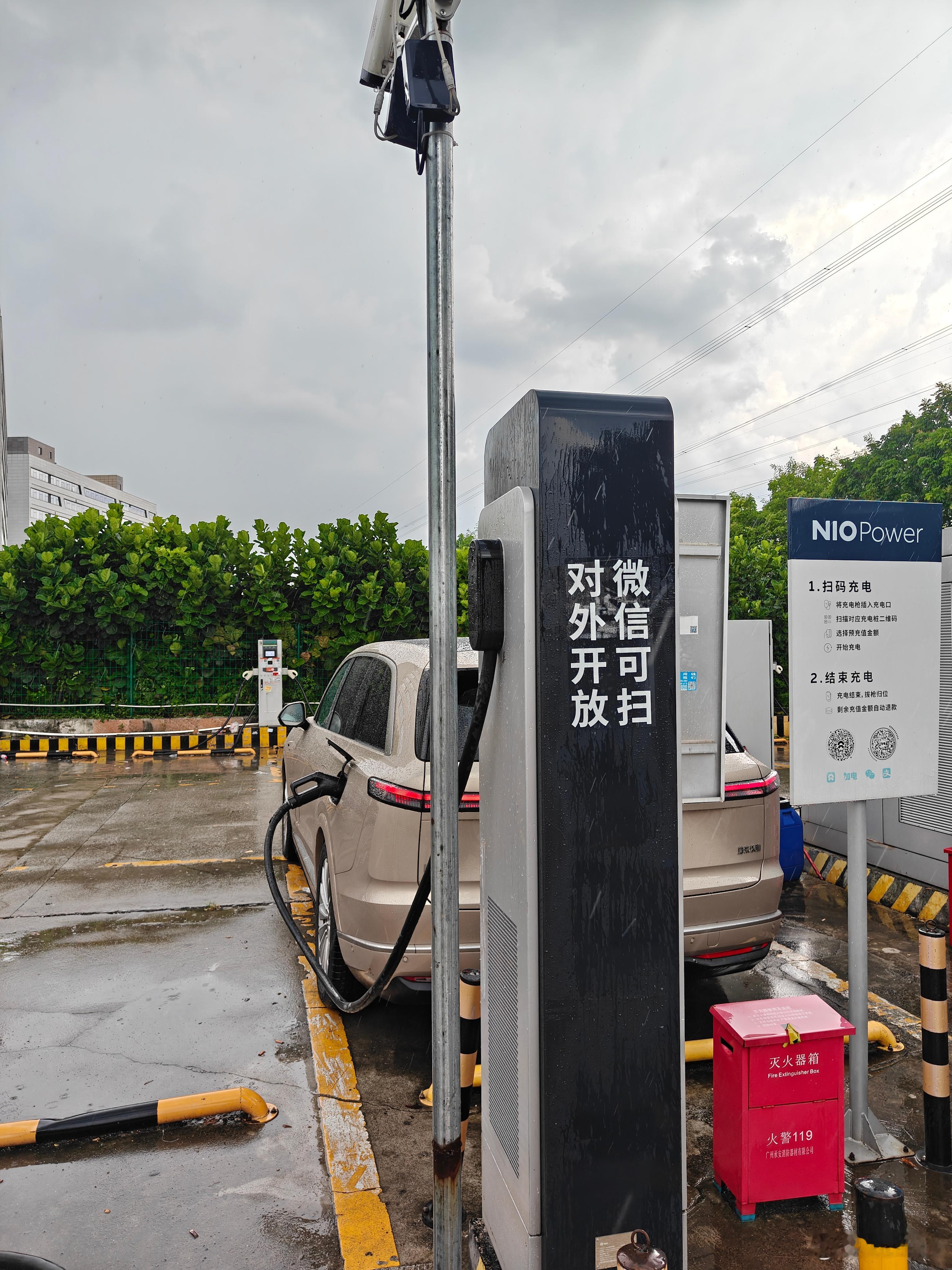 借到一辆乐道L90，准备跑一下续航先去蔚来超充站把电充到100%发现现在蔚来的站