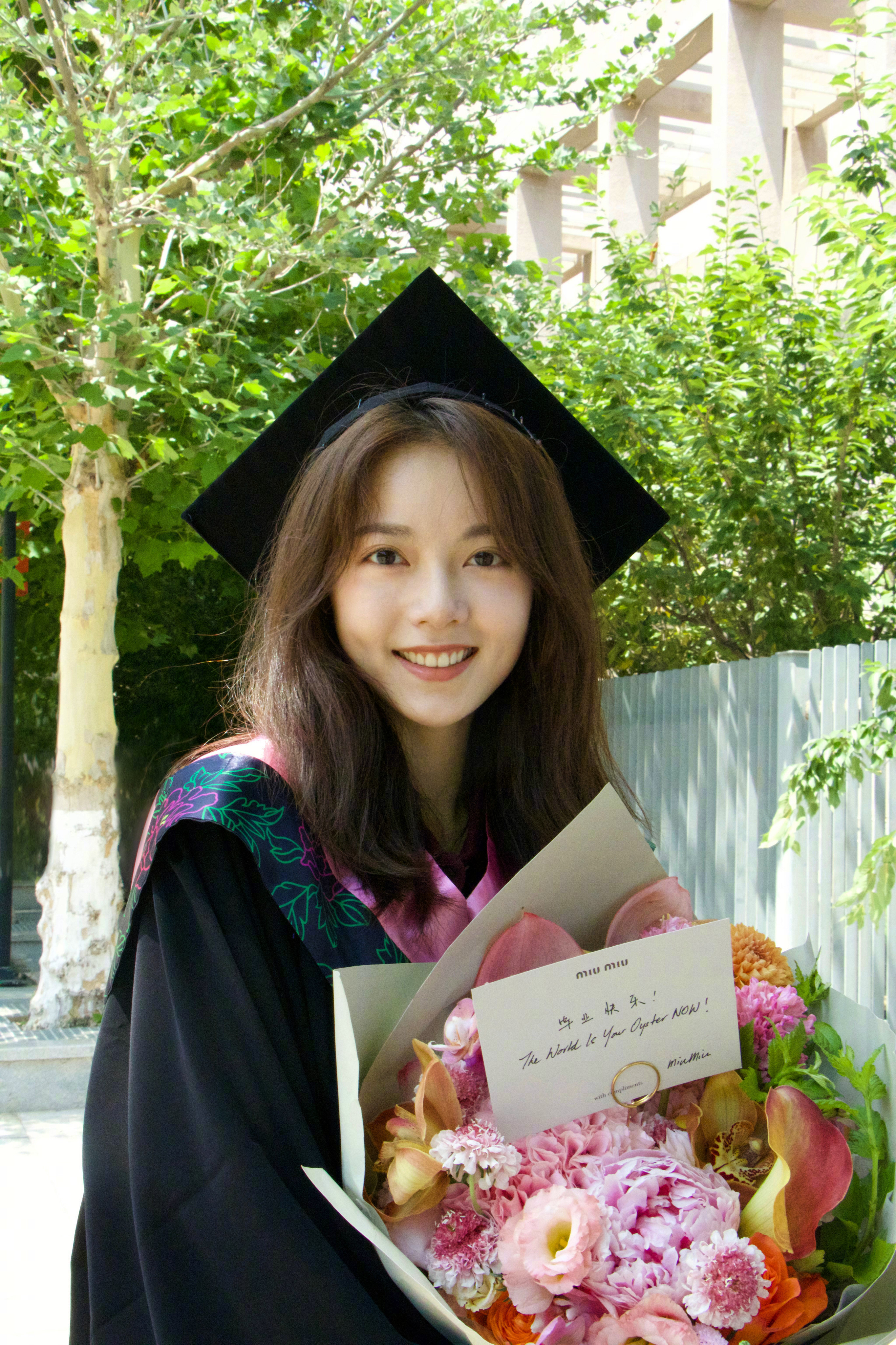 赵今麦的毕业照丨好漂亮明媚的小女孩[老师爱你] ​​​