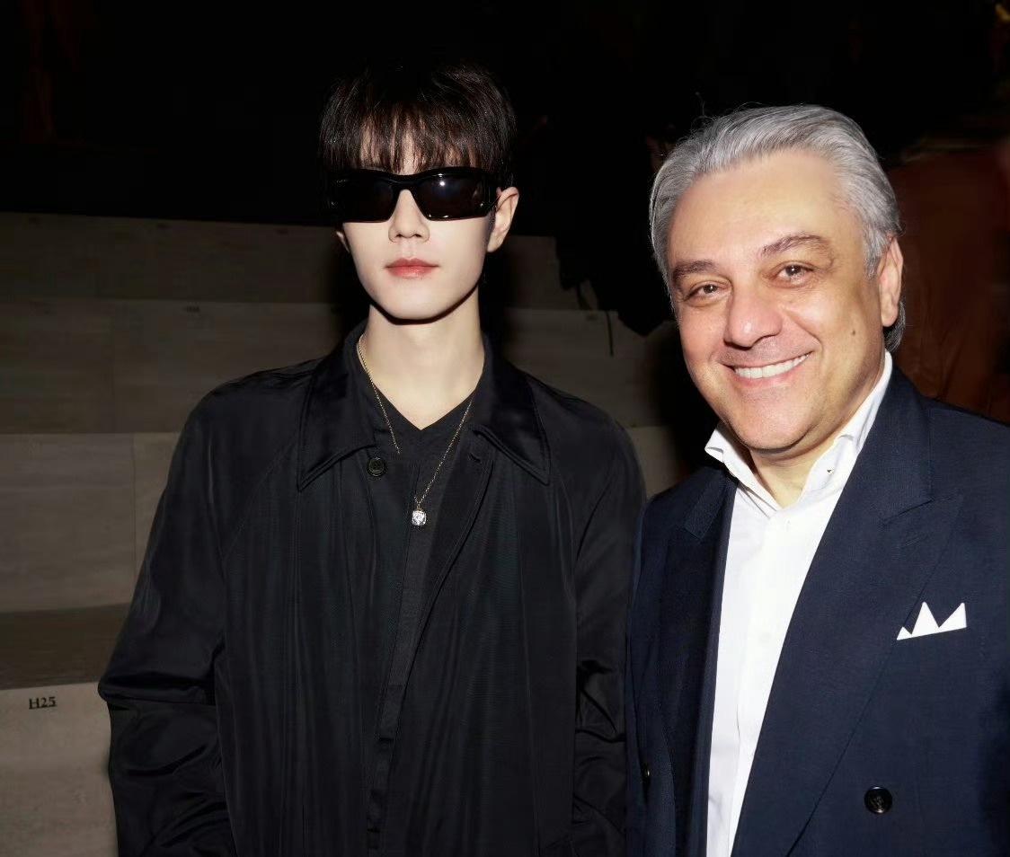 品牌高层亲自发文致谢，好牛逼的咖位🔥这是蓝血顶奢对巨星的高度认可和尊重🫡
海