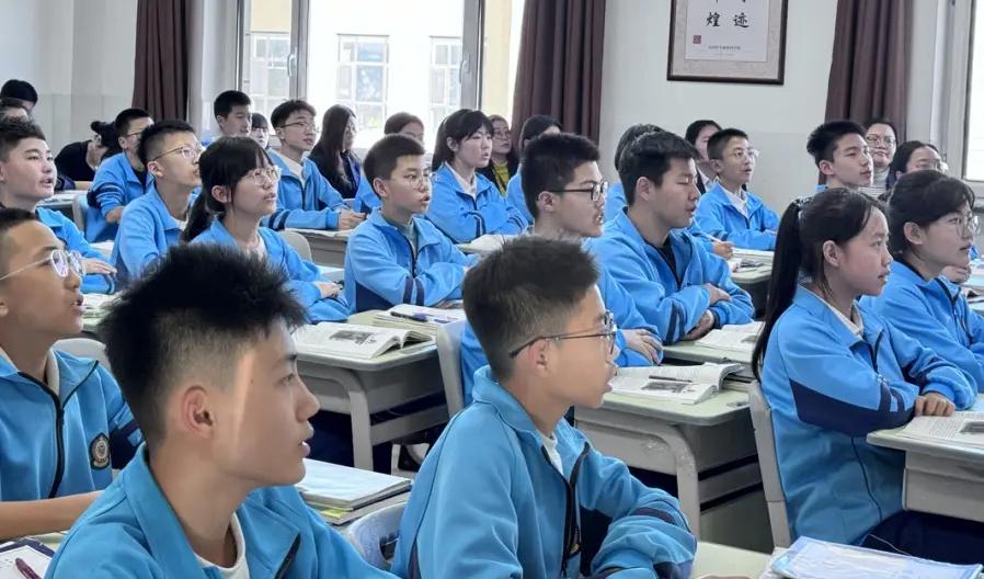 有经验的老师，从初一就能看出孩子在学习上有没有优势了！

1、初一就把初中三年的
