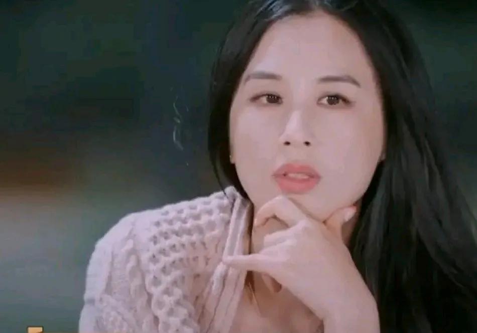 黄圣依真是典型的既要又要还要。
黄圣依出名开始所有的事都是杨子在安排，打理。她什