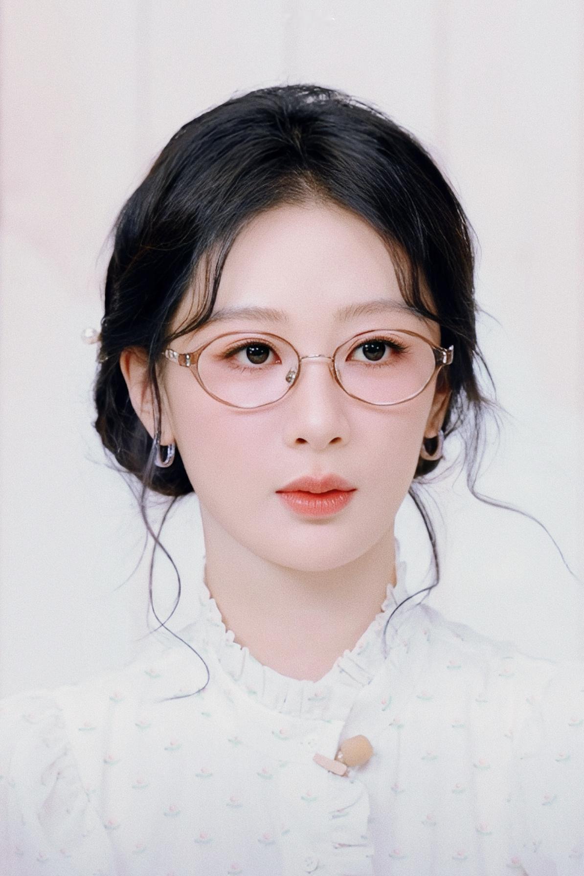 杨紫  暴龙直播👓🕶️BOLON眼镜品牌全球代言人杨紫 杨紫直播