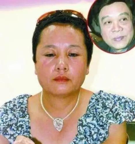 2004年，“赵忠祥数几年时间里一直和我保持着不正当关系，并且把我折磨的满身疾病