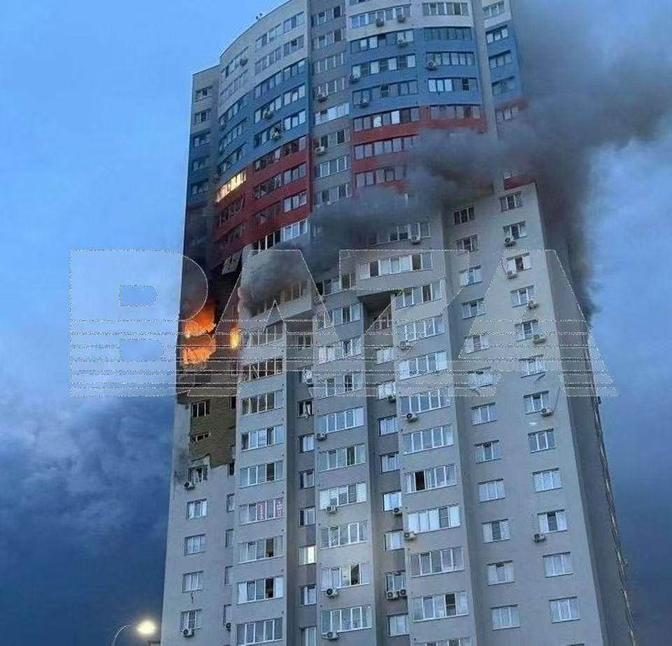 🇺🇦✈️🔥🇷🇺
前面刚刚报道，
今夜乌克兰攻击无人机袭击了俄罗斯梁赞。