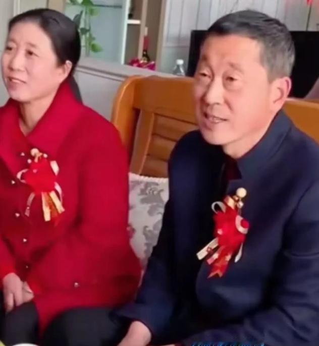 “这就是伤风败俗！”陕西，婆婆去世以后，儿媳看公公郁郁寡欢，于是把自己的亲生母亲