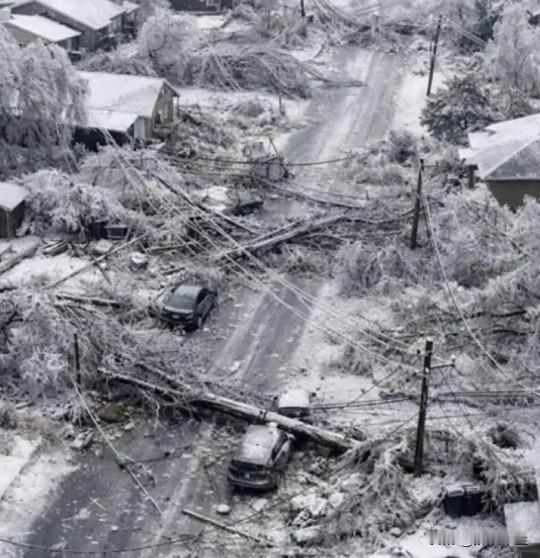 老天爷收拾倒行逆施的特朗普！
暴风雪让美国囧态颇露：

一、资本主义的优越性全面