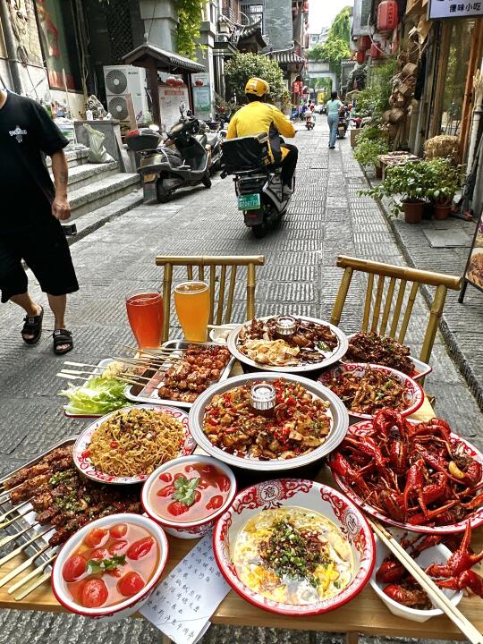感谢何老师！落地长沙第一顿好吃到晕厥。。。。