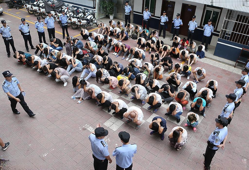 西安320名警察凌晨端掉"1040阳光工程"，130个搞传销的全被摁住，新法头回