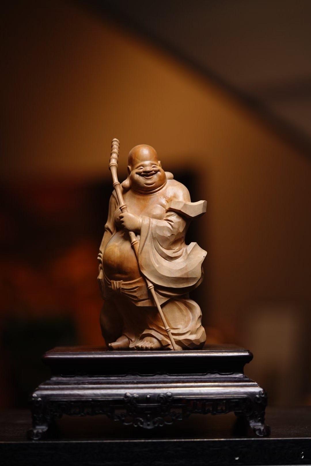 世间万千情绪，终究抵不过一抹开怀笑意。

总在奔波里紧绷心绪，却忘了，豁达才是最