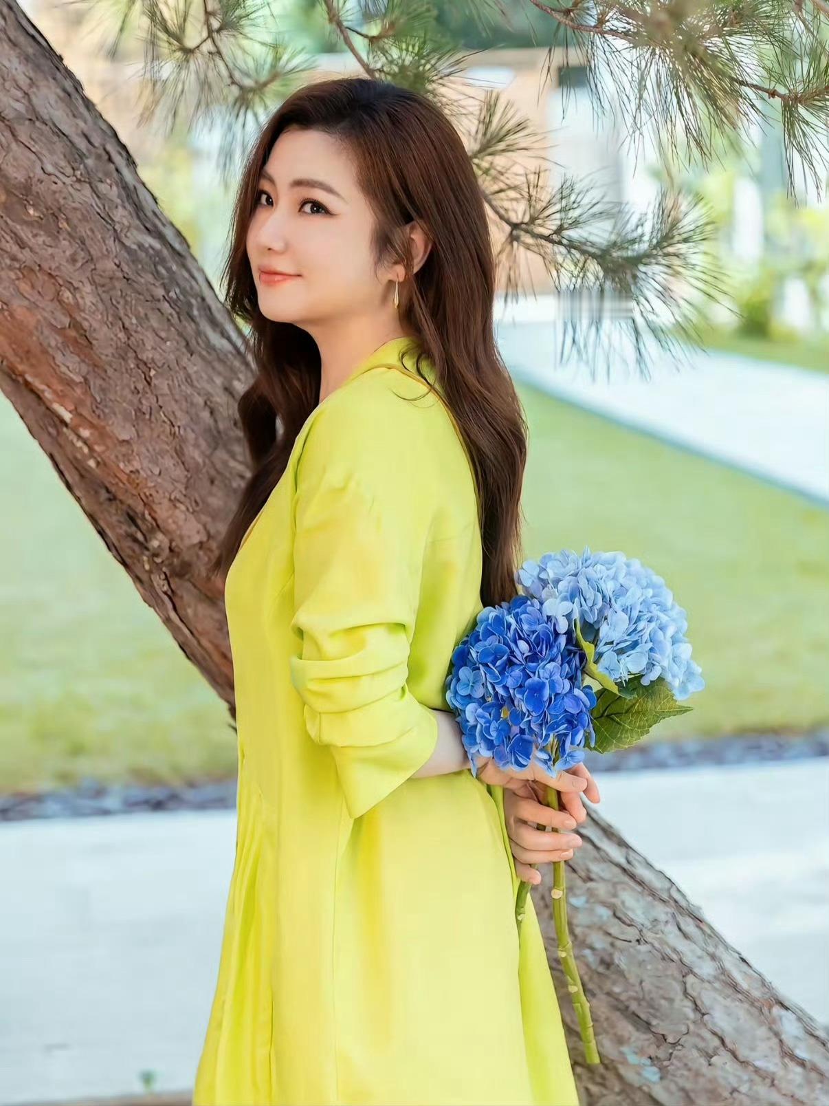 Selina父亲力挺女儿从鬼门关走一遭回来，可以健康幸福地活着就好了，何必去苛求