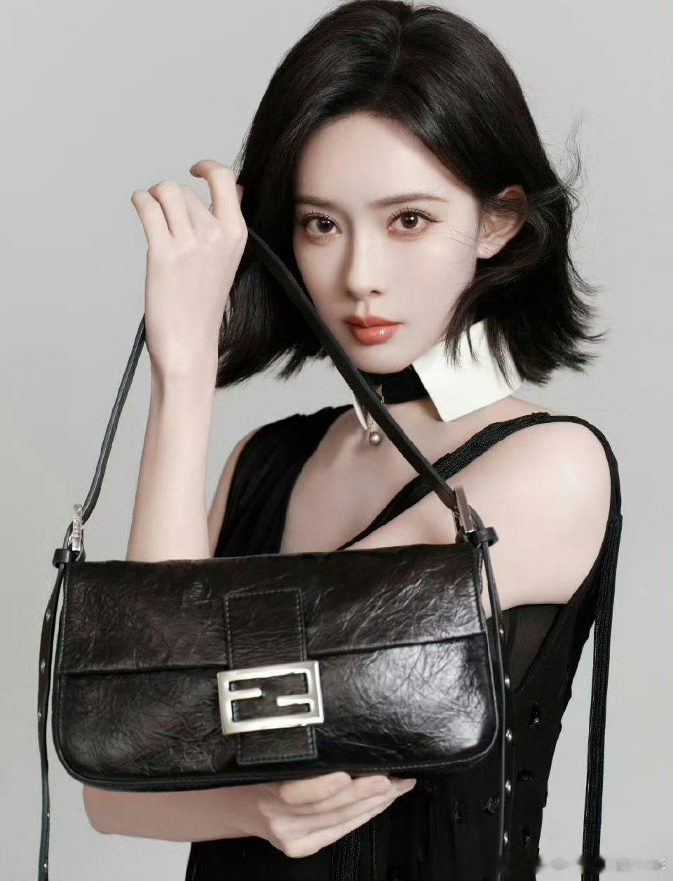 孟子义孟子义fendi新物料发布，all black又美又飒，这短发造型简直A爆