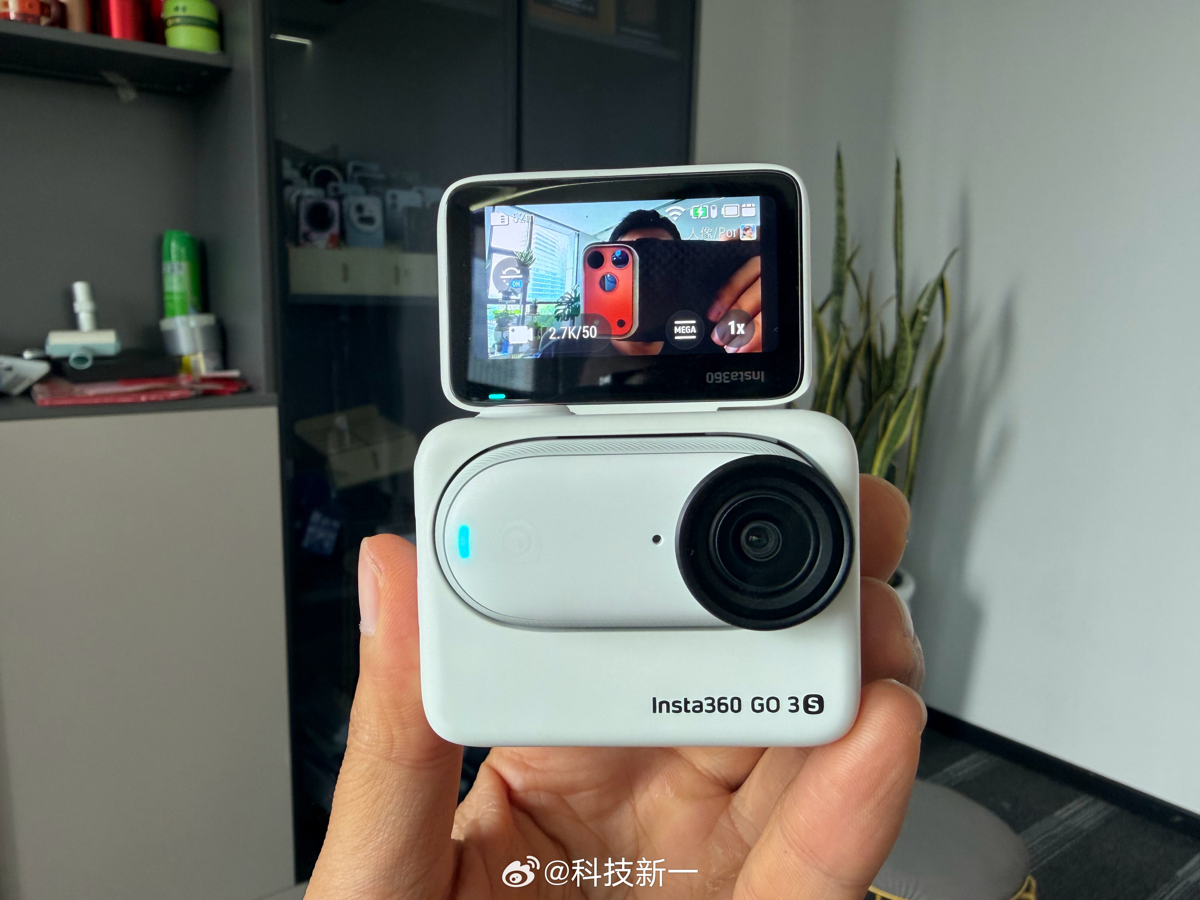 准备送这个白色的给大家，我简单把玩了一下，这玩意儿功能太强大了，不仅能当普通Vl