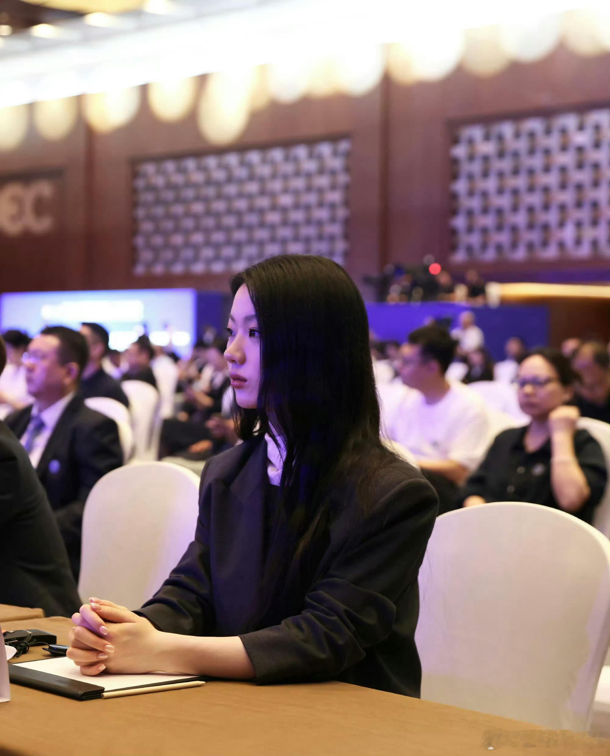 单依纯单依纯上海演唱会二开售罄 syc单依纯获全球城市数字友好大使syc“什么叫