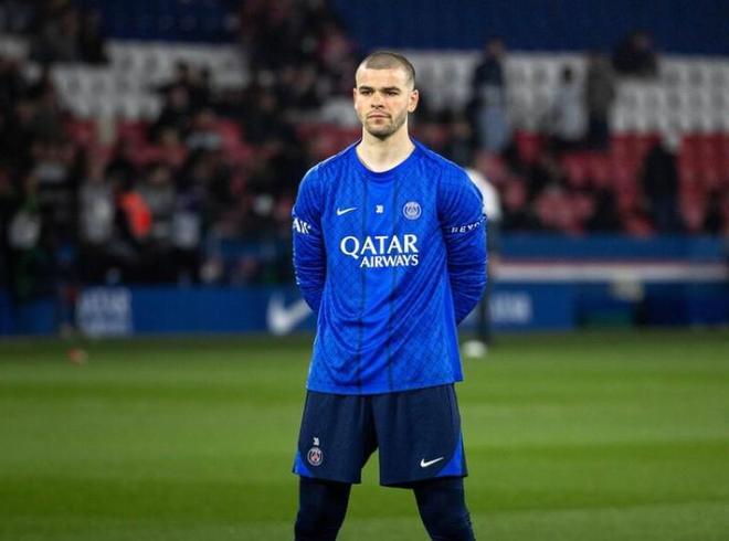 现年24岁的舍瓦利耶去年夏天以4000万欧元的价格从里尔转会至巴黎圣日耳曼，但自