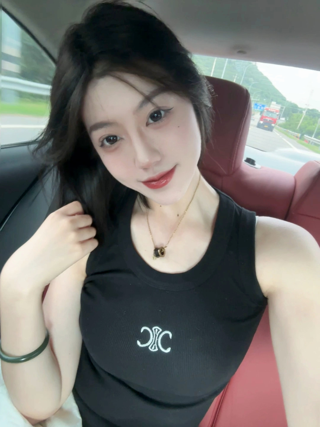 你凭什么认为我会不计前嫌的原谅你  ​​​