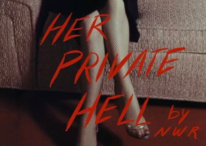 由NEON出品，《霓虹恶魔》导演尼古拉斯·温丁·雷弗恩执导，索菲·撒切尔、查尔斯