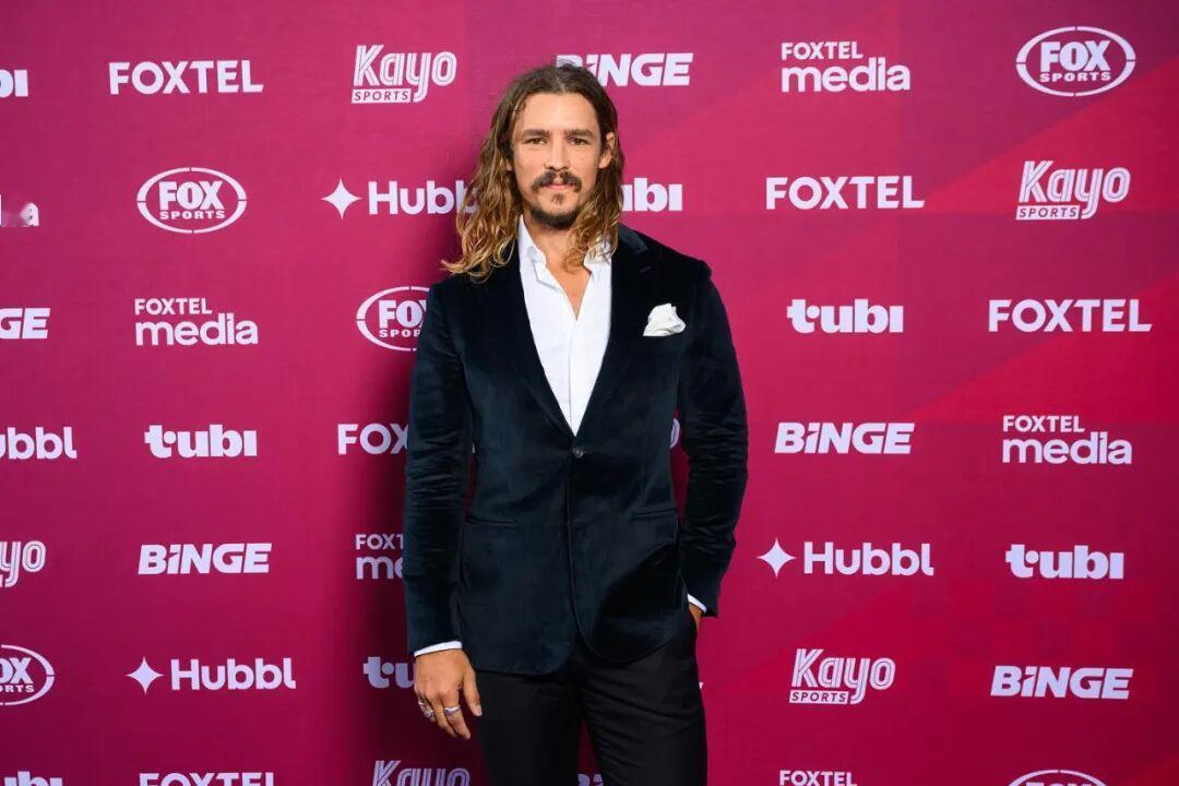 今年 36 岁的澳大利亚男演员 Brenton Thwaites（布伦顿·思韦茨