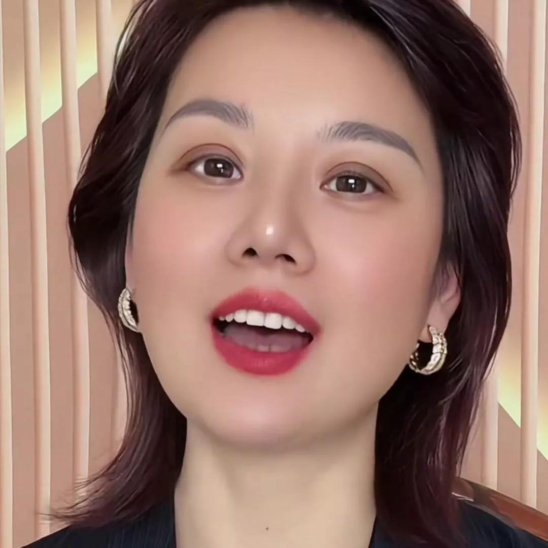 玉容如花照，笑靥似春光。下凡美韵 花笑人美 佳人祝福 桃畔佳人 甜颜倩影 纯朴秀