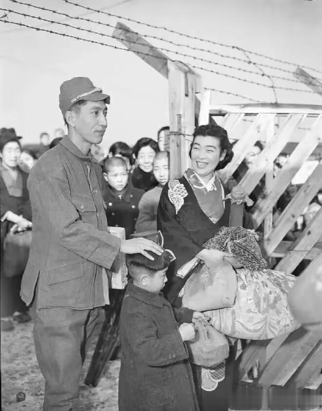 1949年，日本巢鸭监狱，一名侵华战争中的战犯仅仅服刑3年后便被释放出狱，妻子看