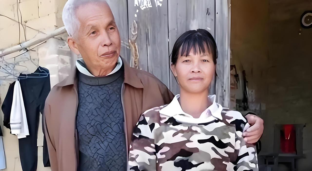 广西第一猛男！1994年，49岁梁二将19岁女工友带回村，随后两人开始疯狂造人，