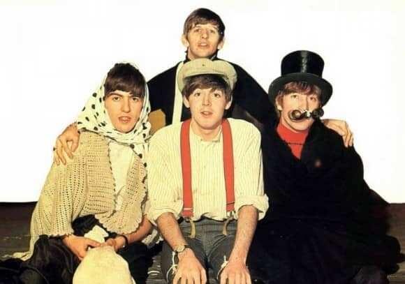 圣诞节小品幕后
thebeatles 披头士
这场关于“无畏保罗”英雄救美的圣诞