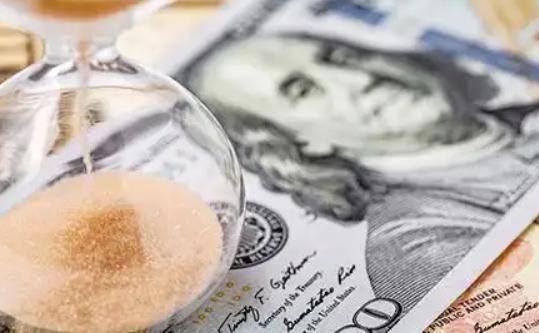 为什么说美债违约的概率很小？说白了哪怕美国贸易战输得一塌糊涂，有印钞机，美国估计