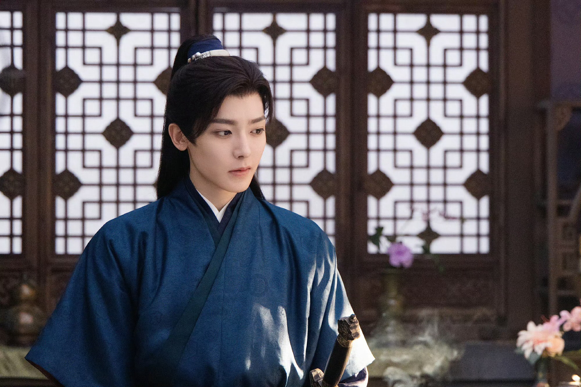 侯明昊两部剧对打 侯明昊《玉茗茶骨》《逍遥》两部剧对打，好好好剧粉这下真的吃的很