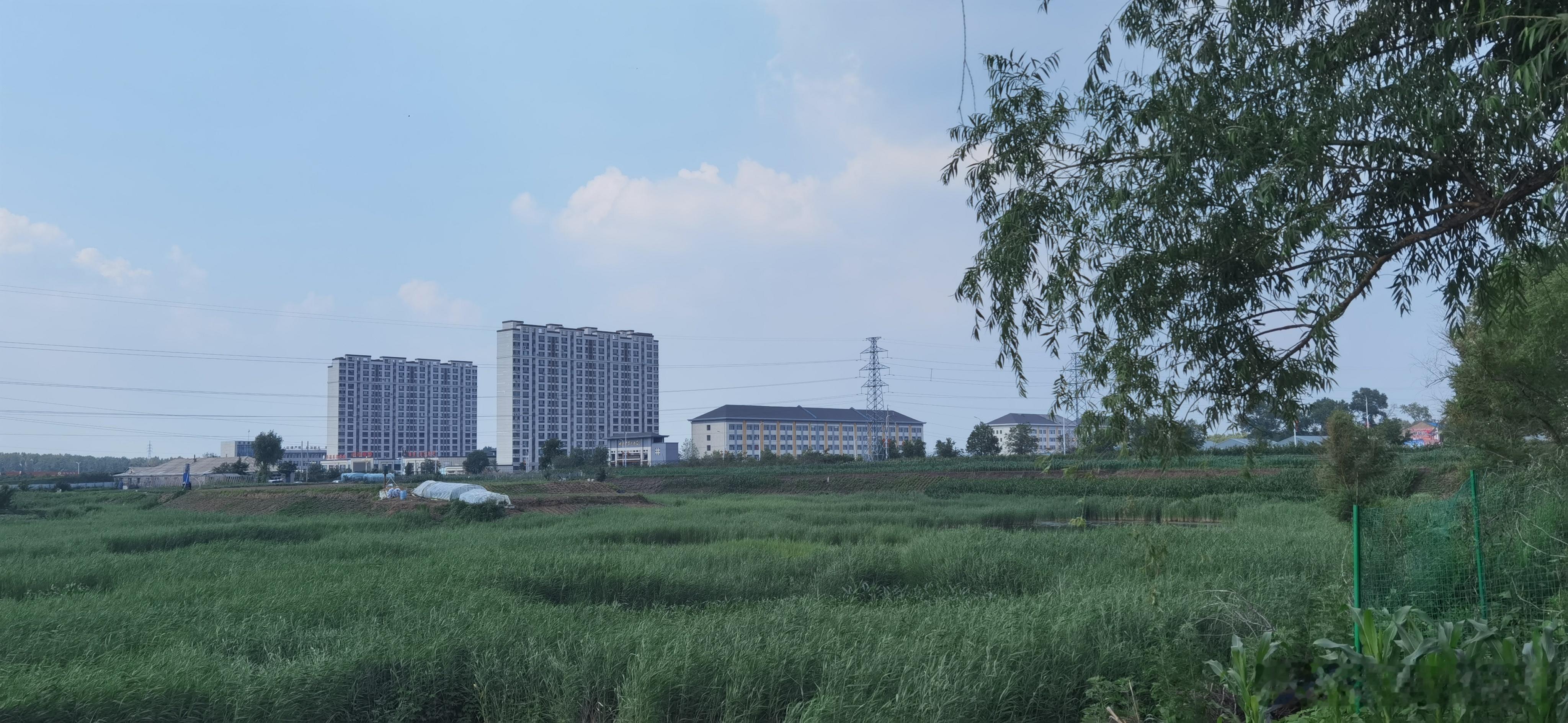 随手拍 德惠西站附近，原来可能是砖厂留下的厂区，现在看这个地理位置好好建设一下是