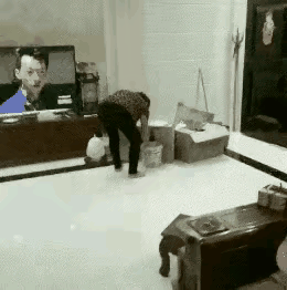 ①女子：268万买的房子，婆婆却在客厅养起了鸭，是你能按受吗
②又一个小女孩被车